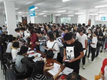 为何广东教师资格证报考人数在逐年上涨？